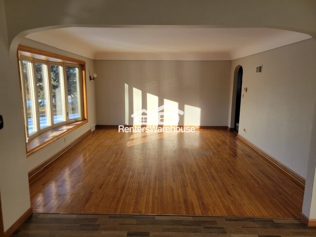 Photo - 401 2nd Ave SW