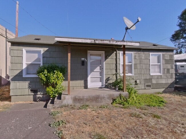 Building Photo - 1403 Cross St Unit 1403 1/2