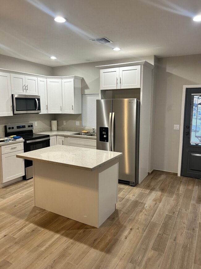 Photo - 382 W Quarry St