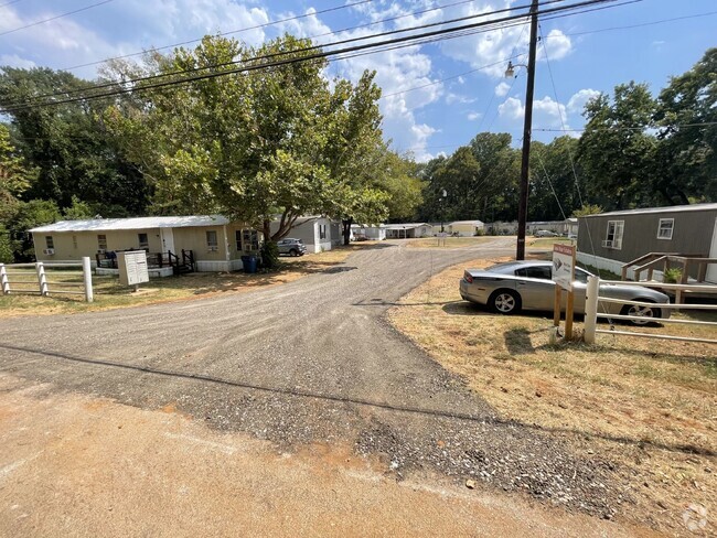 Building Photo - Cozy Retreat in Rusk, TX – Mobile Home for...