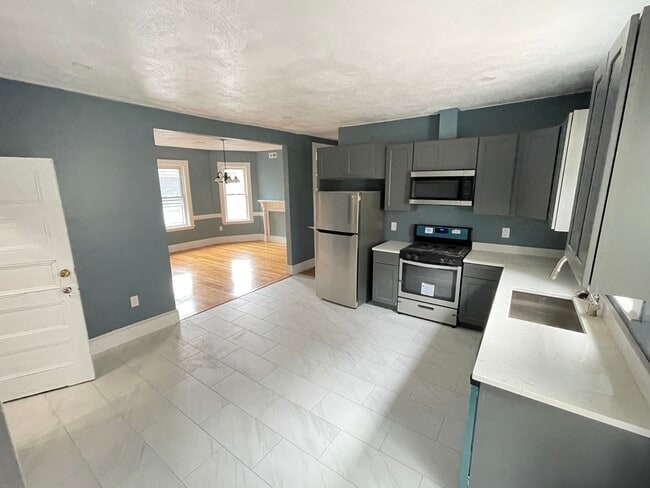 Building Photo - 17 Gaylord St Unit 3