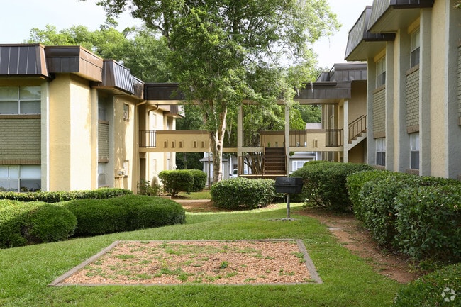 Rolling Hills Apartments