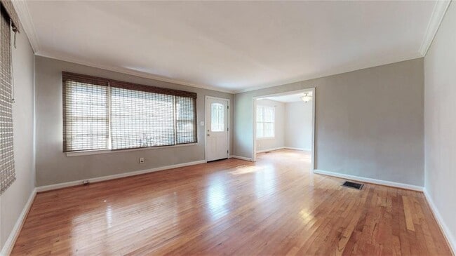 Photo - 1674 Beacon Hill Blvd NE