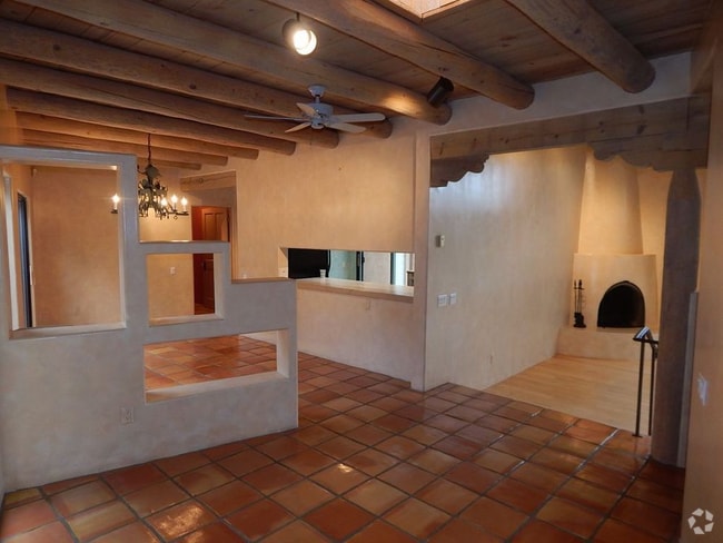 Building Photo - 1005 Calle Dorthia Rental