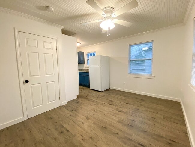 Photo - Recently renovated efficiency apartment in midtown