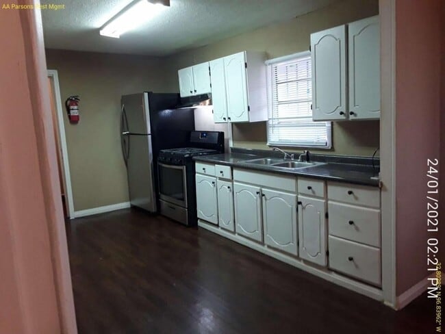 Photo - 2200 Darien St