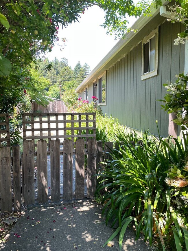 Photo - 042-02 Unit B