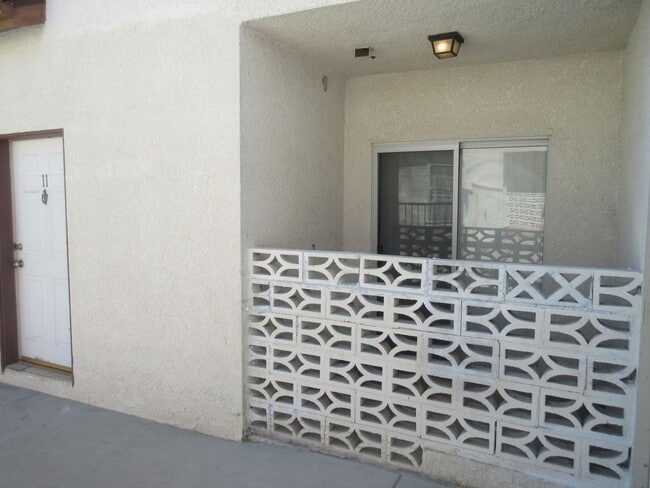 Photo - Wonderful townhouse on Glenoaks!