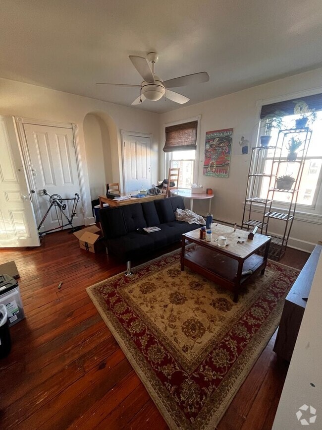 Building Photo - Spacious one bedroom Unit 3 Rental