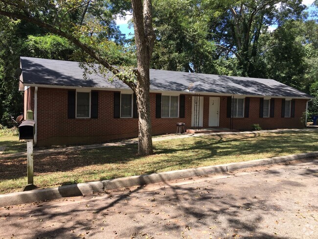 Building Photo - Quiet Neighborhood in Downtown Douglasville Rental