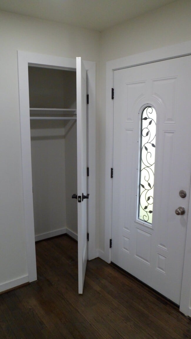 Photo - 807 McKenzie St