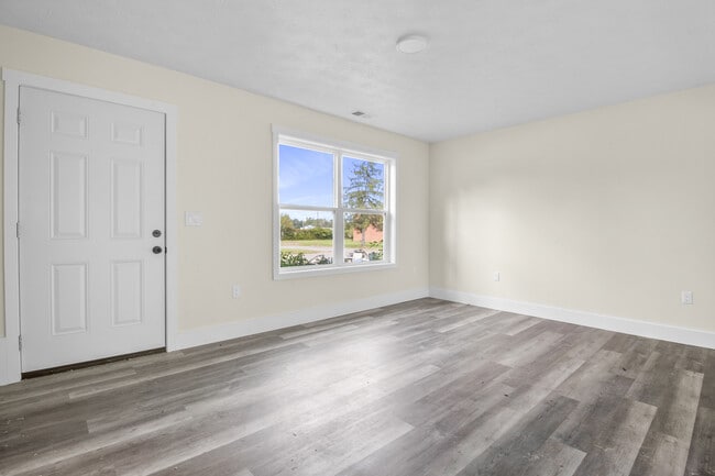 Building Photo - 453 S Laurel Rd Unit 2bedroom