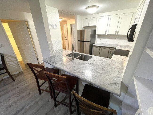 Photo - Kihei Shores - Furnished 2 Bed/2Bath Condo - Pool and Hot Tub - 2 Parking Spaces