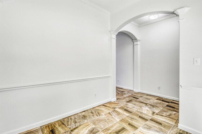 Building Photo - 6015 Wildbriar Ln