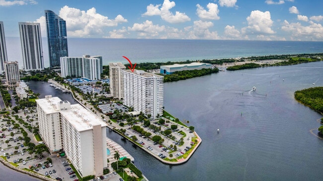 Building Photo - 500 Bayview Dr Unit 727 Rental