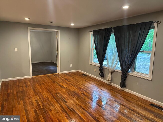 Photo - 421 Sawmill Ln