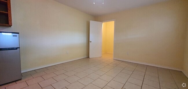 Building Photo - 16 E Ave G Unit Efficiency #1 Rental
