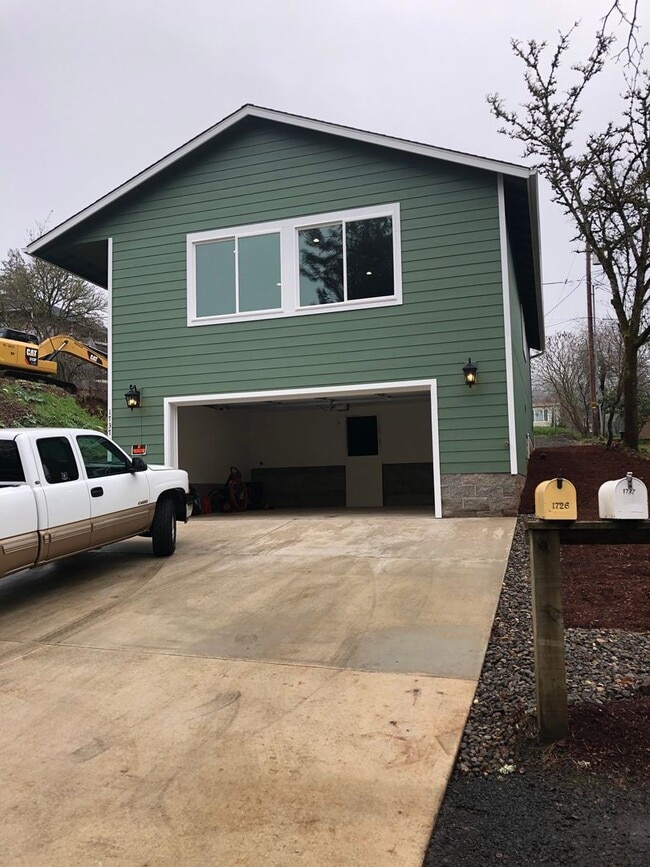 Brand new 3 bedroom house in Roseburg - Brand new 3 bedroom house in Roseburg