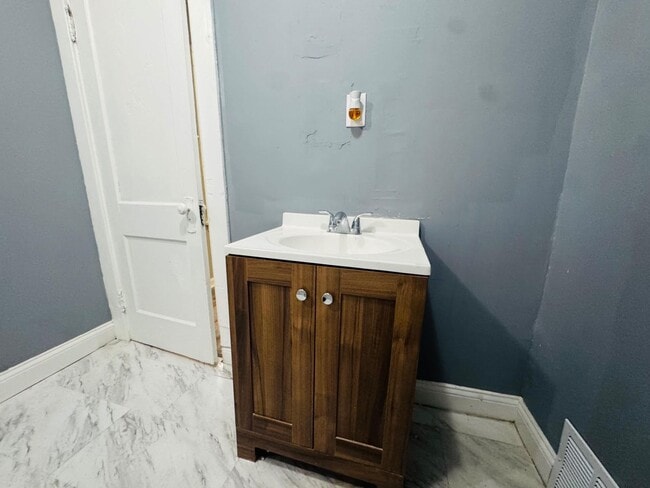 10004 Mt Auburn Ave Unidad Dn Unit
