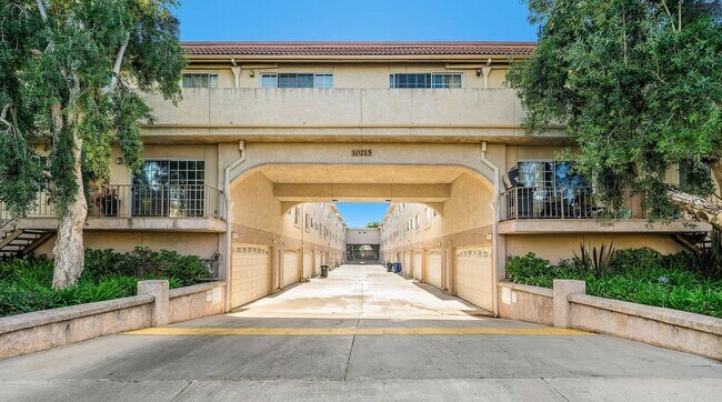 Building Photo - Beautifully Updated 3-Bedroom Tri-Level Condo with Bonus Room in Prime Chatsworth!