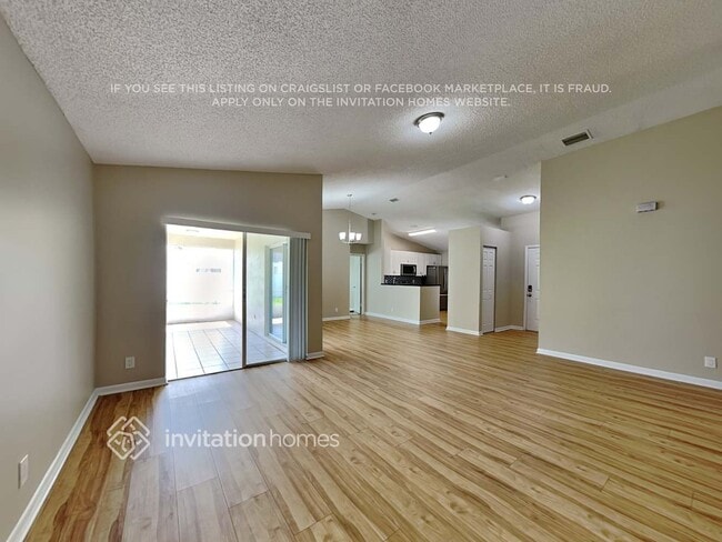 Photo - 224 W Riverbend Dr