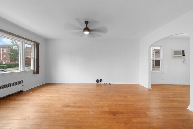 Photo - 172 W 49th St Unit 1