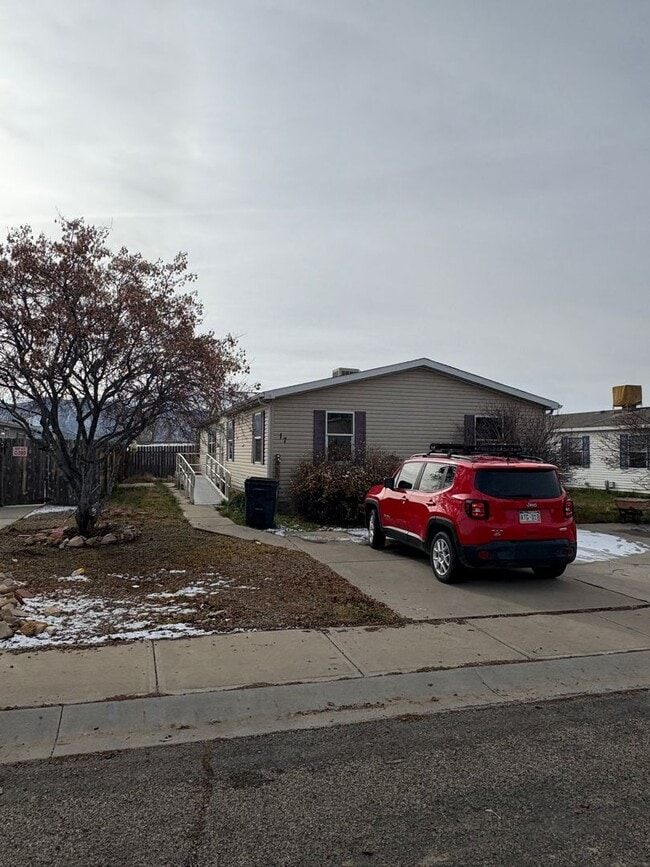 Building Photo - 4 bedroom