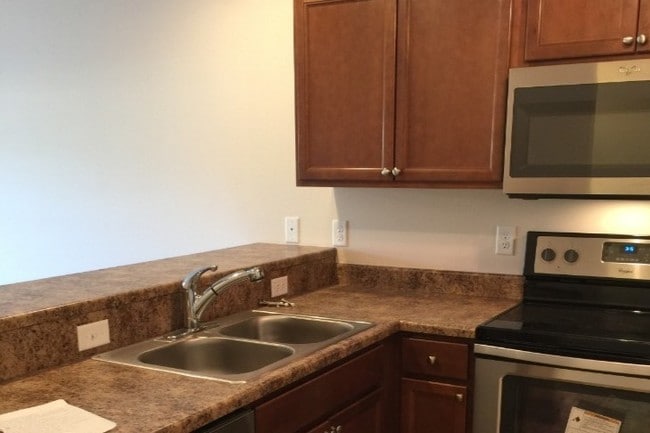 Kitchen - 1910 Wrigley St Unit 1910