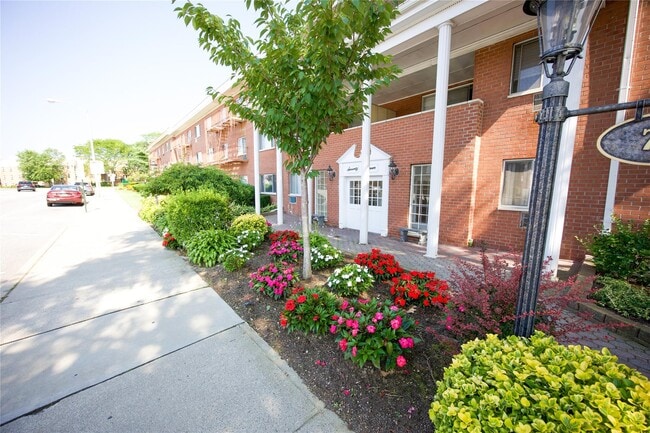 Building Photo - 77 S Park Ave Unit B6 Rental
