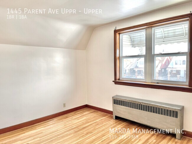 Photo - SPACIOUS 1 BEDROOM/1 BATH UNIT IN WALKERVILLE+ HYDRO Unit Upper