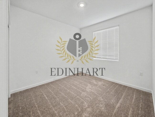 Photo - 1820 Klamath Rd S