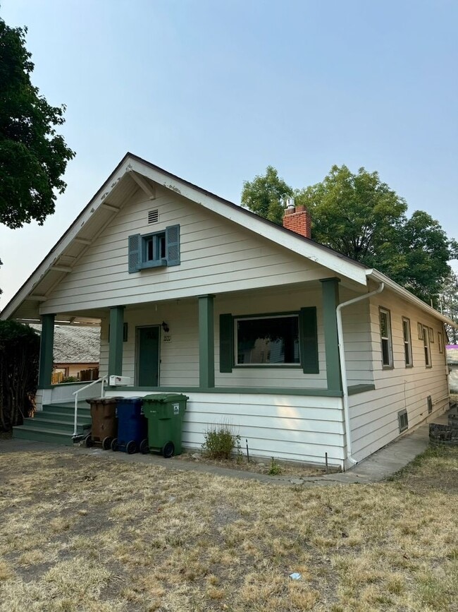 1520 W 11th Ave