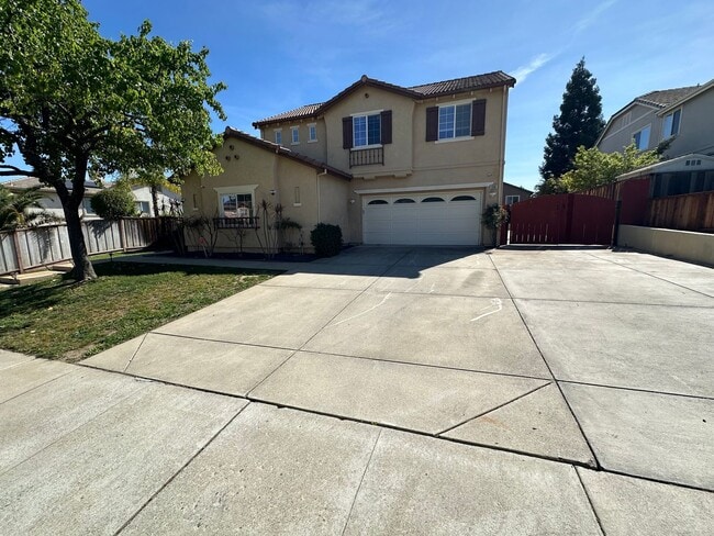 Building Photo - Gorgeous 6 Bedroom, 3 Bath Antioch Home