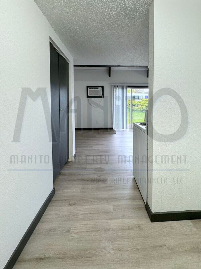 Building Photo - Charming Bungalow Unit #03 Rental