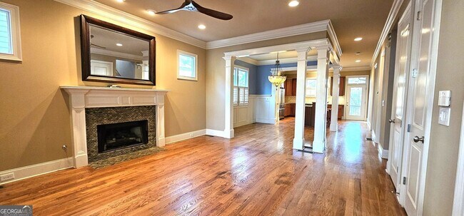 Building Photo - 703 Pershing Ave SE