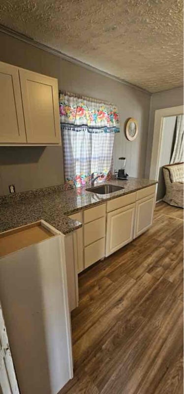 Photo - 2100 Berry St