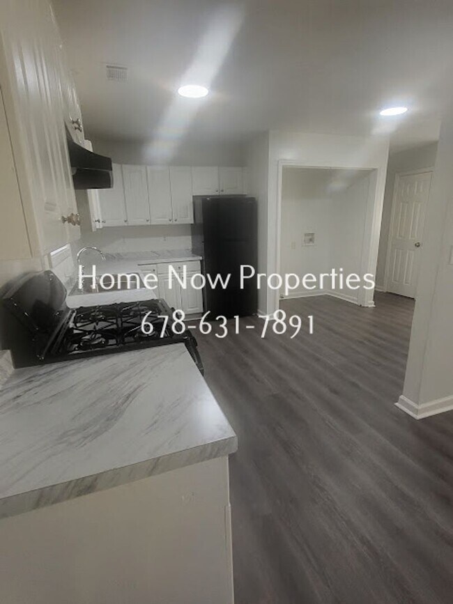 Photo - Spacious 4BR Home + Bonus Rooms in Mainstr...