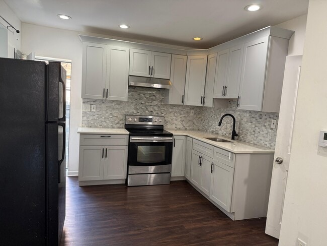 Building Photo - 3738 N Delhi St Rental