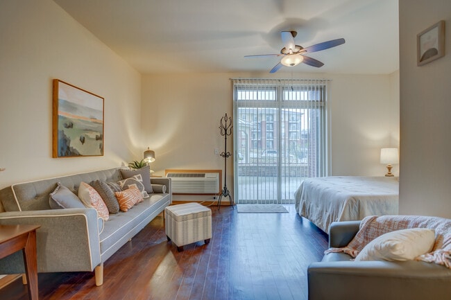 Studio Washington-Living Area