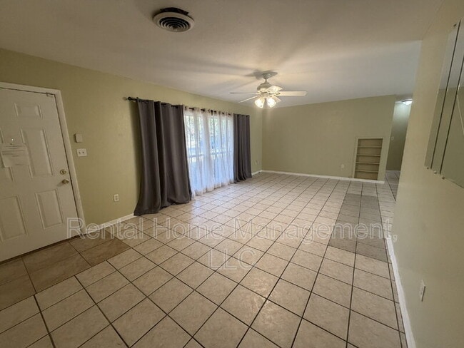 Photo - 811 Tangerine St