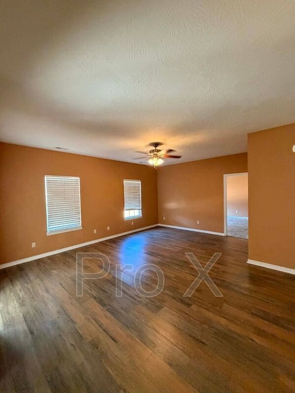 Photo - 1604 Prier Ln