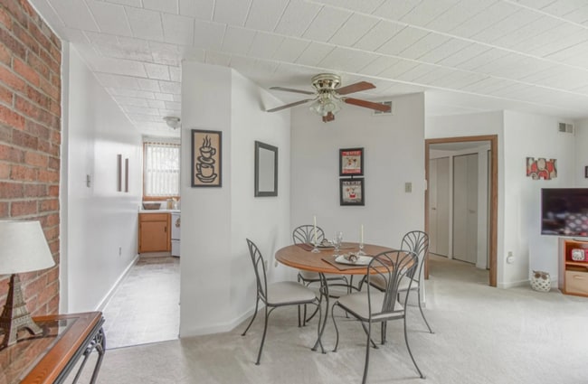 Photo - Summit Apartments - Latrobe, PA