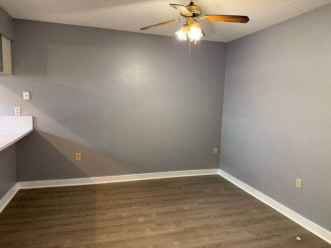 Photo - * MOVE IN SPECIAL * 1/2 OFF 2ND MONTH'S RENT!! Spacious 876 SF Unit - 2 bd / 1 ba near UF - Brand...