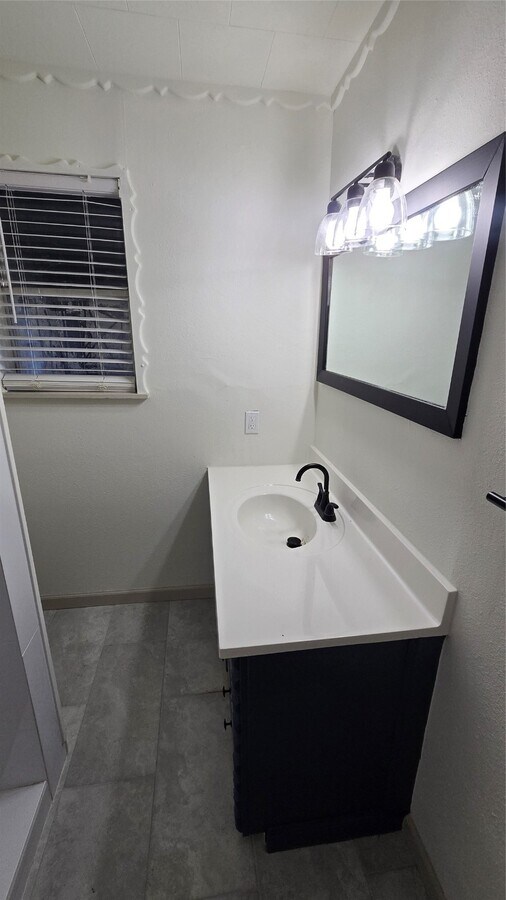 Photo - 8235 Thompson Rd