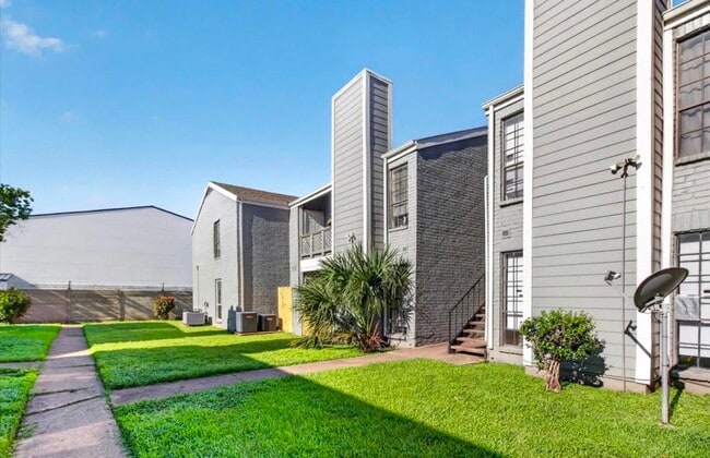 Building Photo - 12500 Sandpiper Dr Unit 193
