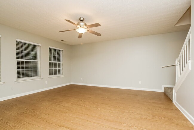 Photo - 340 Meadows Ln