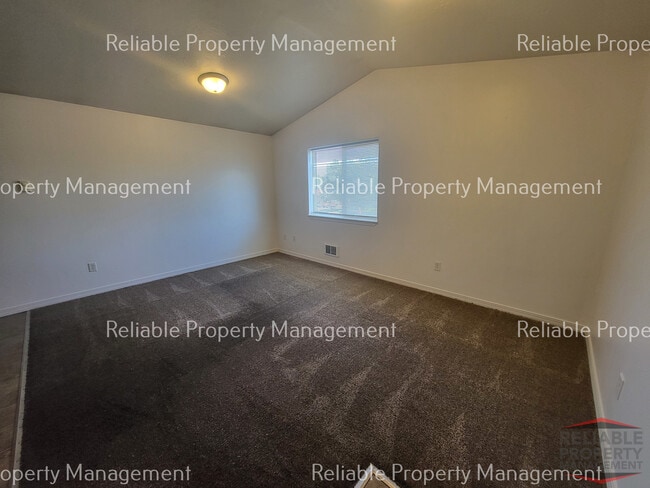 Photo - 1430 Cambridge Dr Apartments Unit 4