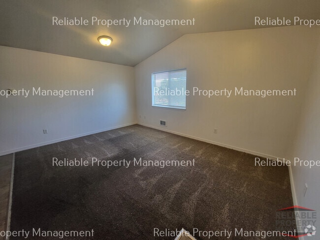 Building Photo - 1430 Cambridge Dr Unit 4 Rental