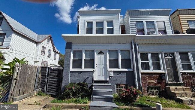 Photo - 5725 N Lawrence St