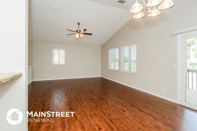 Photo - 921 S Val Vista Dr